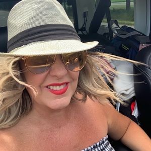 Meet your Posher, Melissa